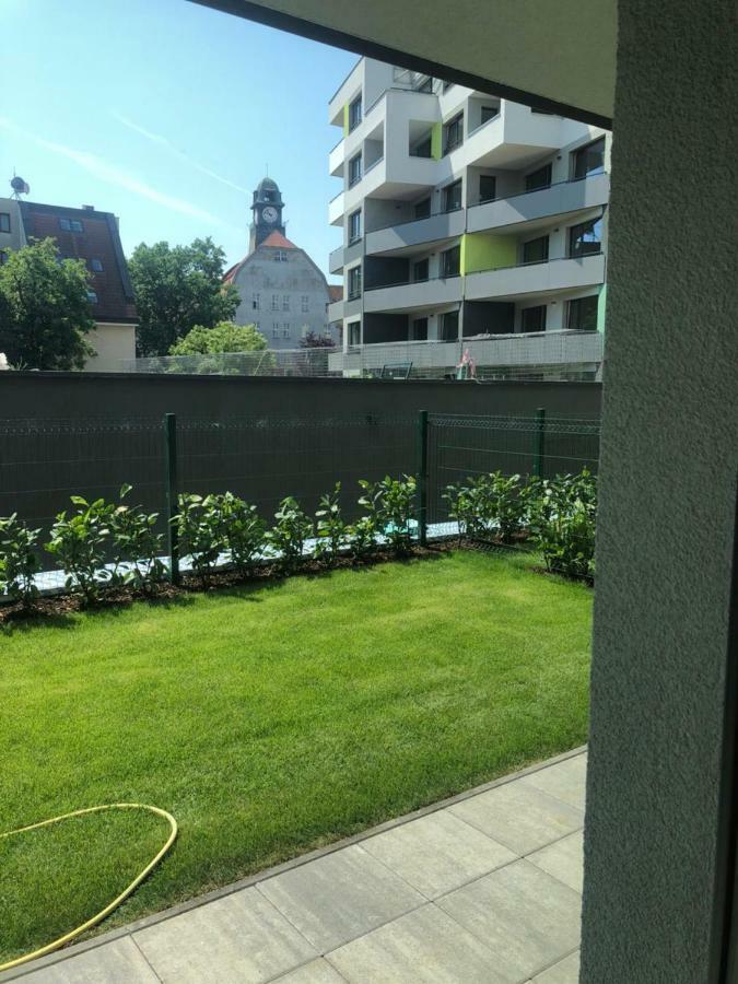 Garden Apartman Radnica - Private Parking Included Kosice Luaran gambar